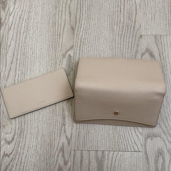 Quince - Italian Pebbled Leather Bifold 2-in-1 Wallet 💳✨ - Picture 4 of 4